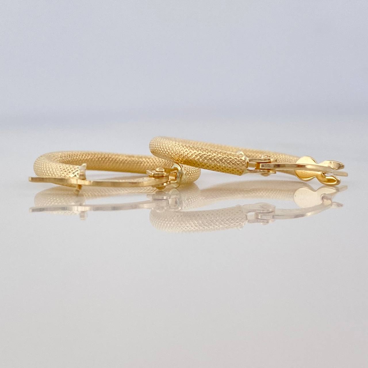 Candongas Cloe Escamada 1.9 g / 3/4 in Oro Amarillo 18K