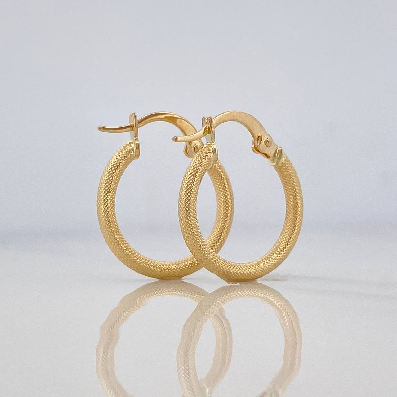 Tefi Hoop Earrings 1.2 g / 3/4 in 18K Yellow Gold