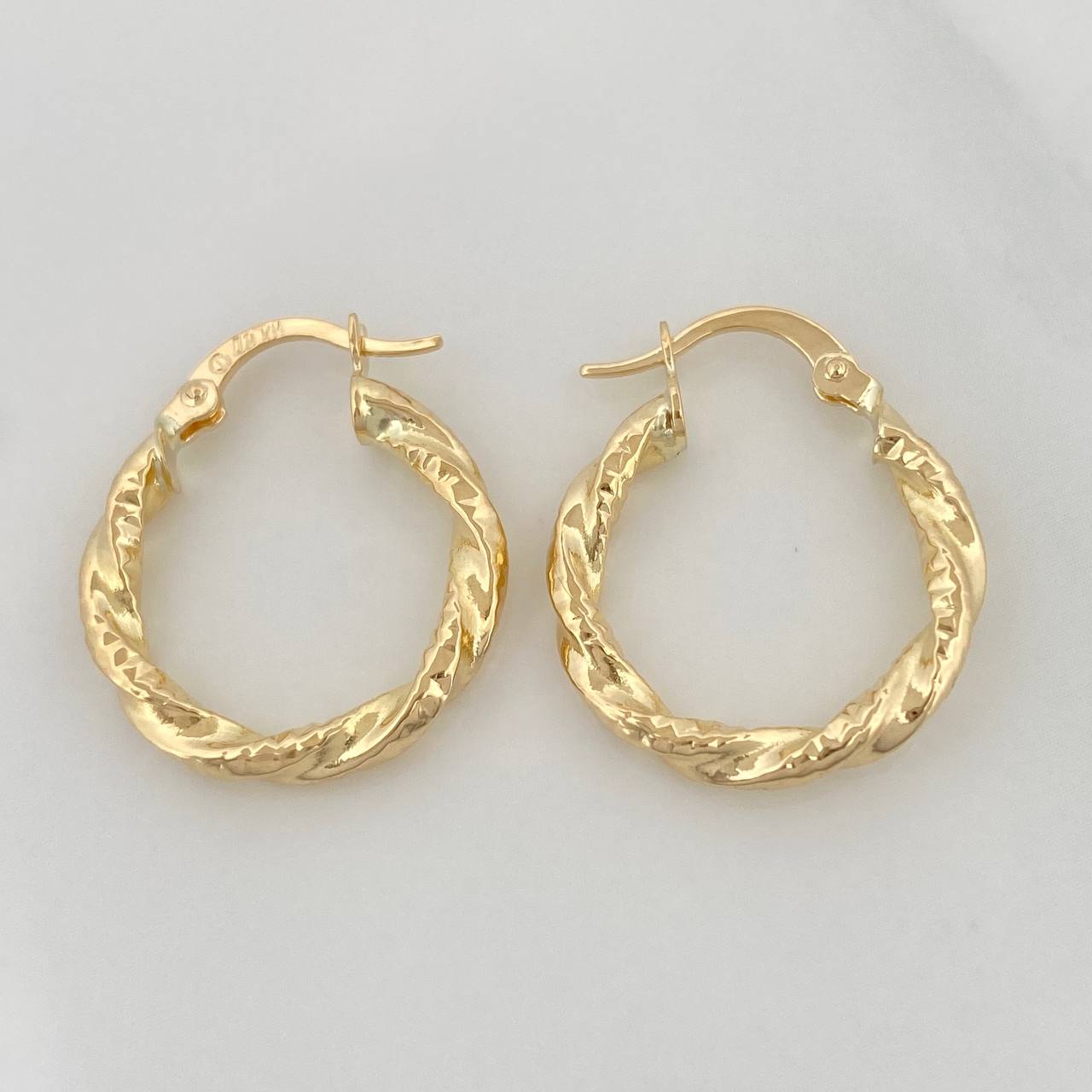 Jiah Hoop Earrings 1.85 g / 3/4 in 18K Yellow Gold