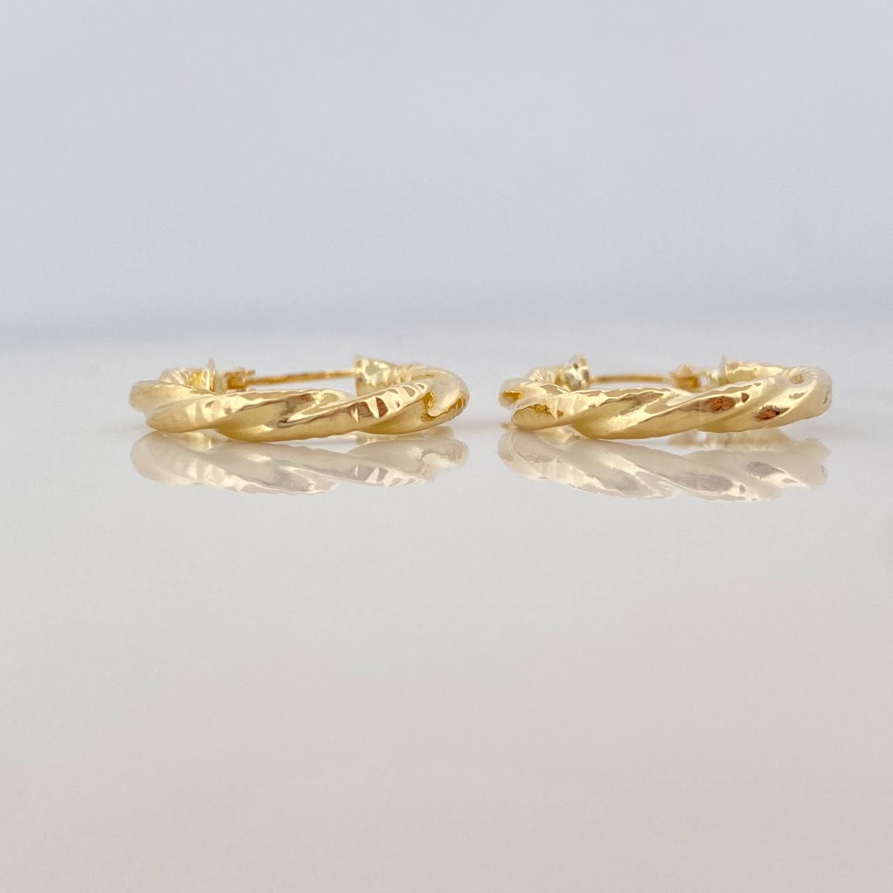Jiah Hoop Earrings 1.9 g / 1 in 18K Yellow Gold