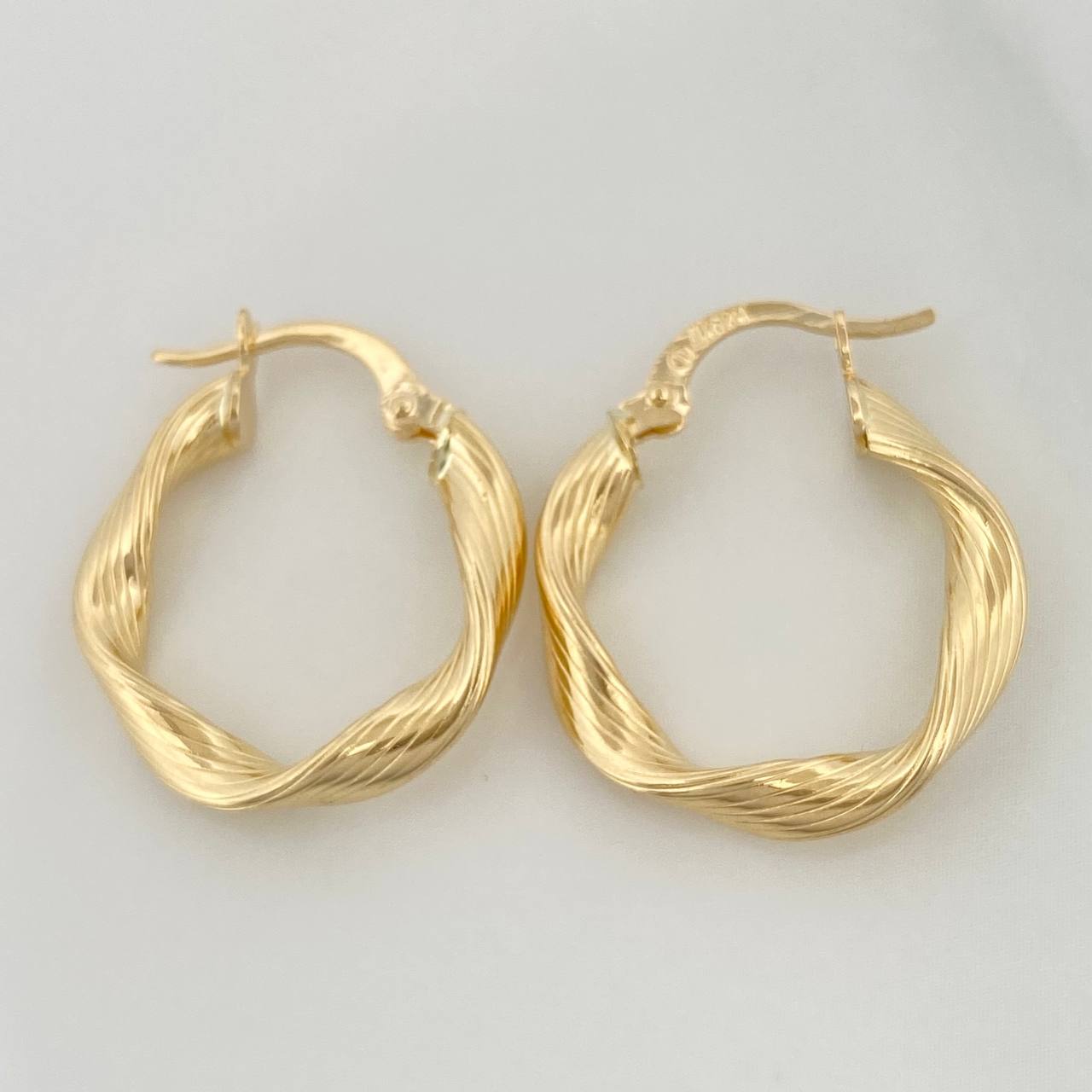Hoop Earrings Bella 1.9 g / 1 in Yellow Gold 18K