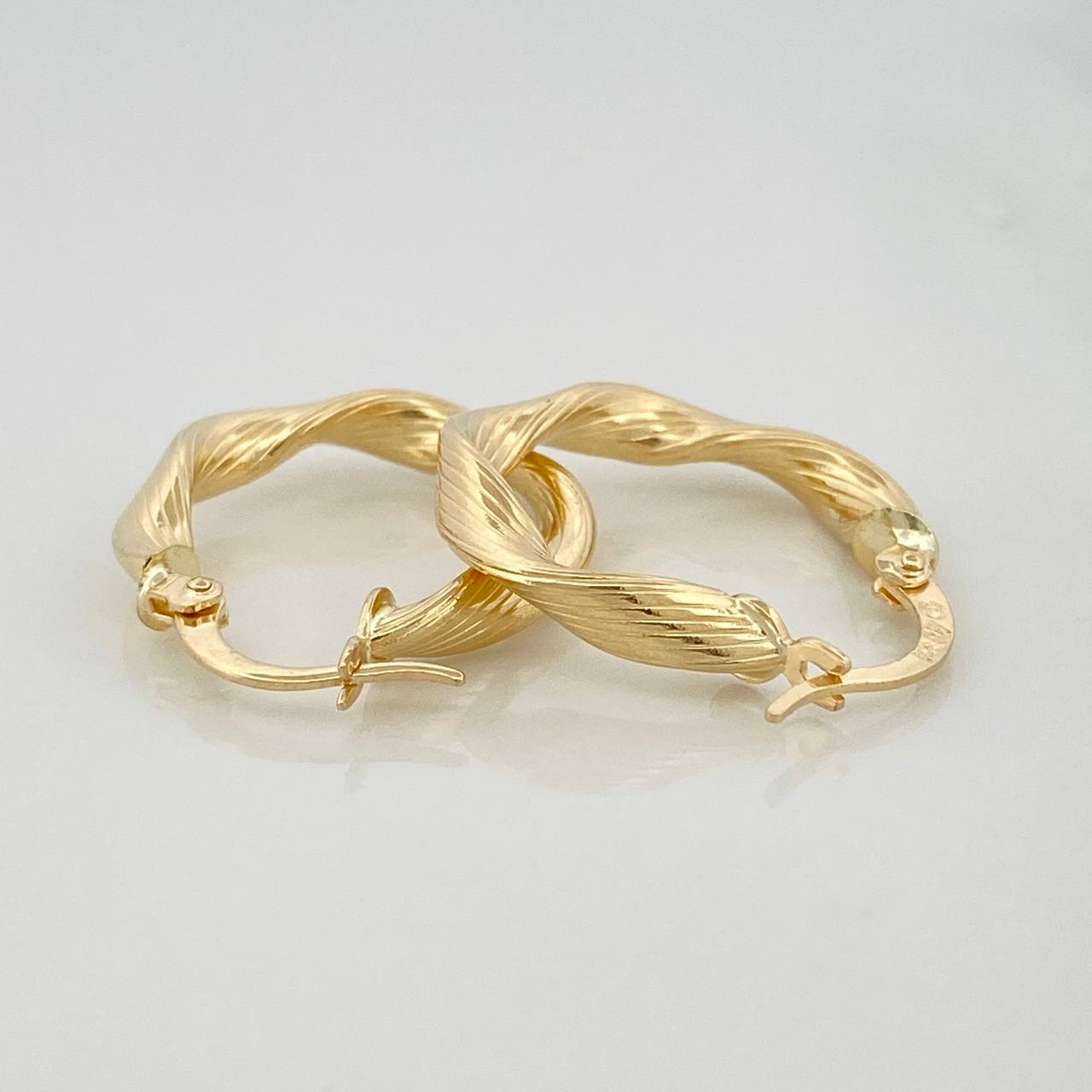 Hoop Earrings Bella 1.9 g / 1 in Yellow Gold 18K