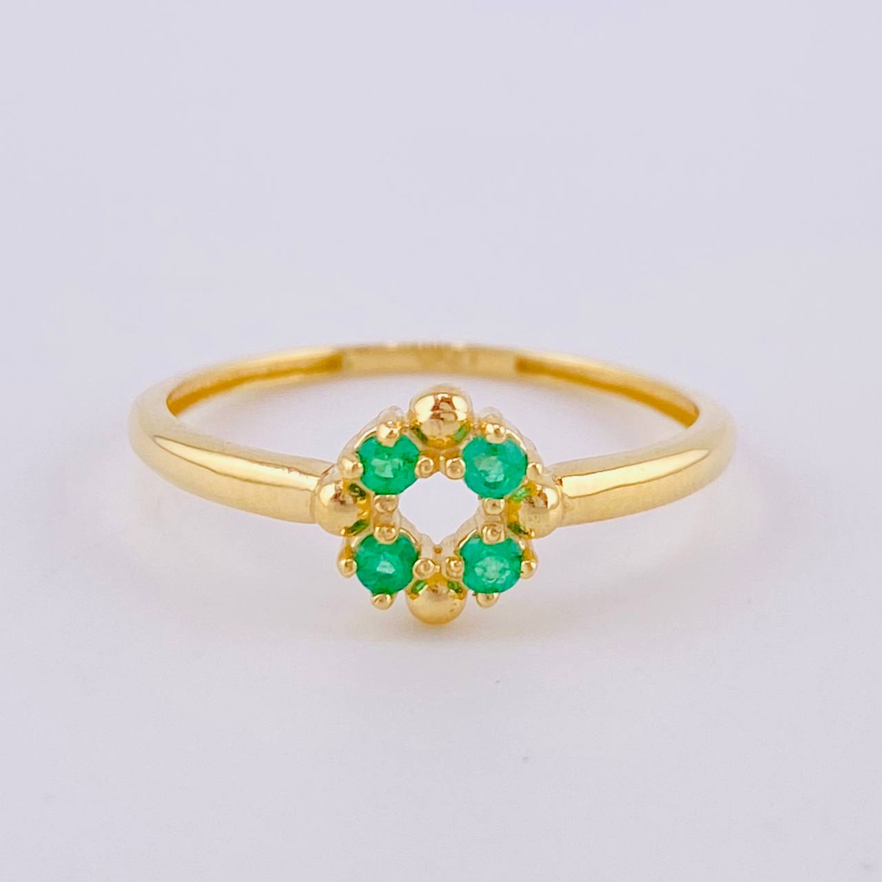 Anillo Recuadros Esfericos Esmeraldas 1Pts 1.65 g / T8 Oro Amarillo 18K