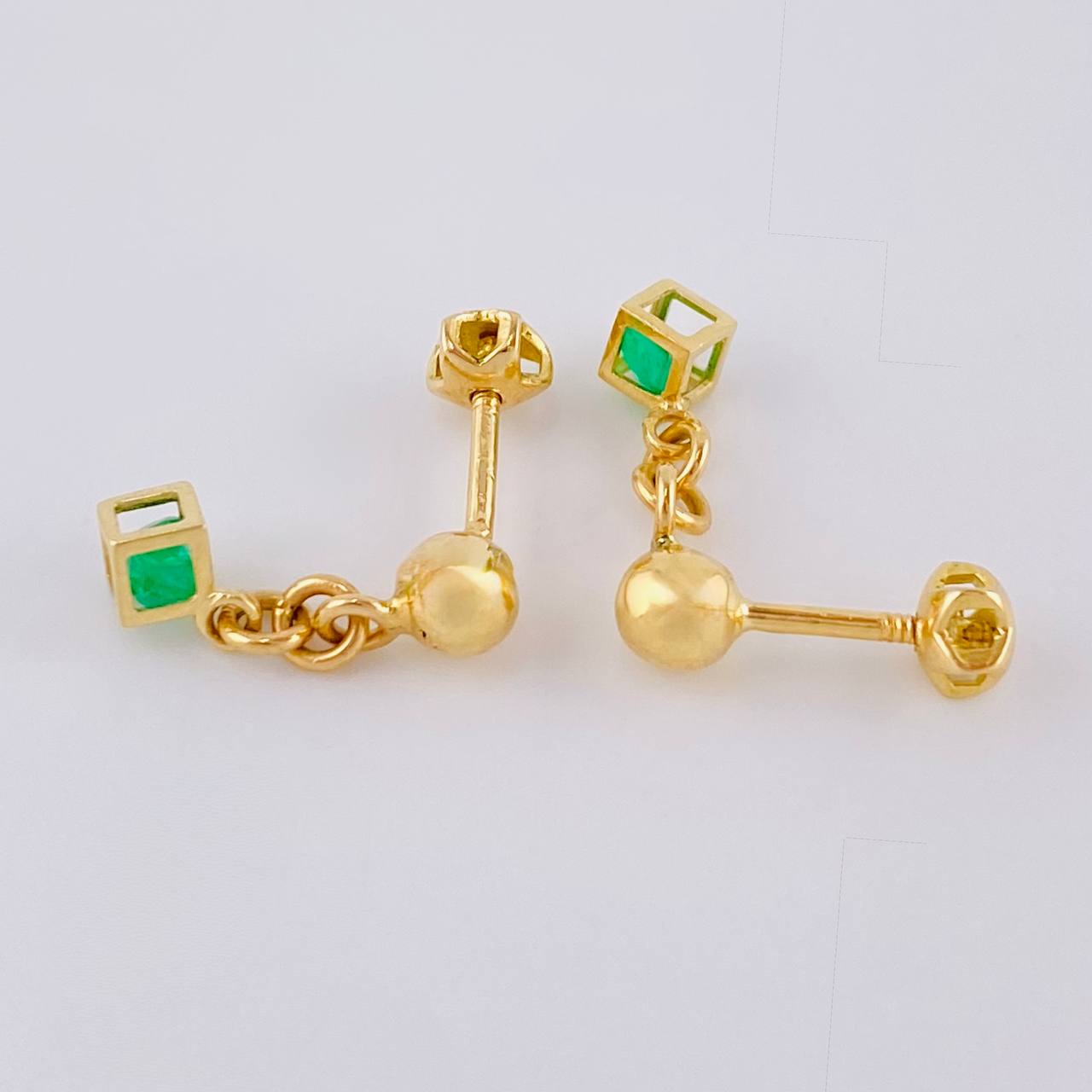 Topos Cubo Esmeralda 15Pts 1.5 g / 1/2 in Oro Amarillo 18K