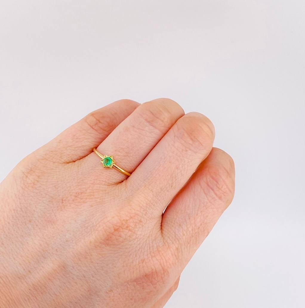 Starry Flower Ring 1.35 g / T7 18K Yellow Gold