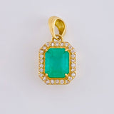 Three-Dimensional Square Frame Pendant Emerald 2.02 Qts Diamond 19Pts 3.05 g / 3/4 in 18K Yellow Gold