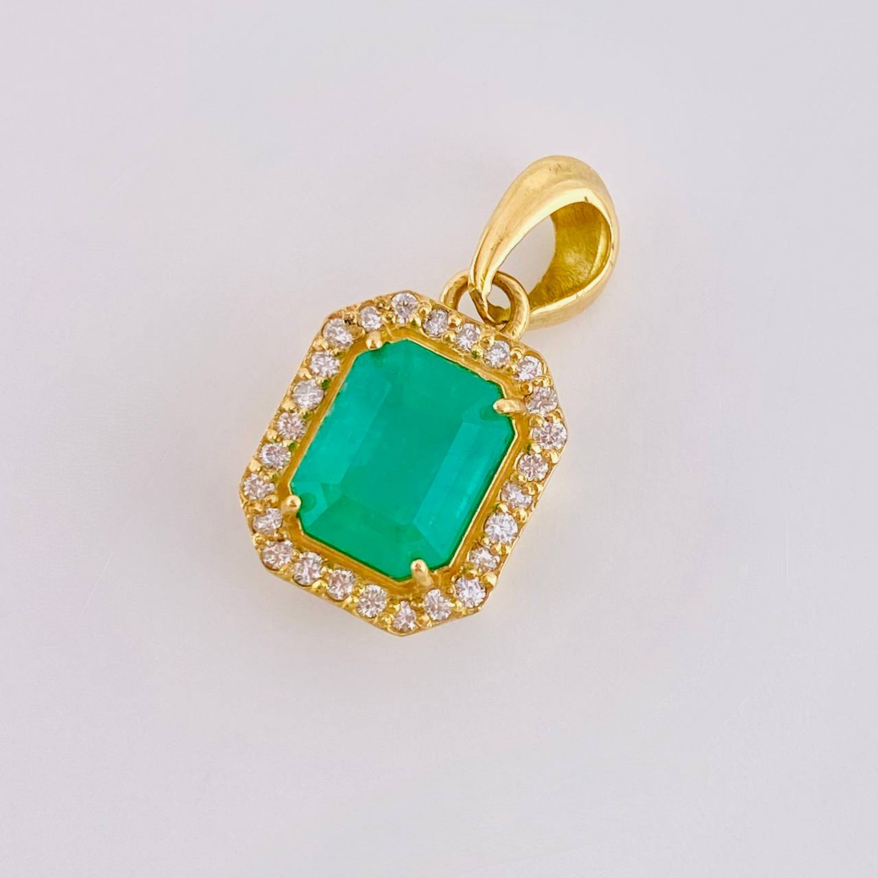 Three-Dimensional Square Frame Pendant Emerald 1.64 Qts Diamond 19Pts 2.8 g / 3/4 in 18K Yellow Gold
