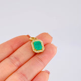 Dije Marco Cuadrado Tridimensional Esmeralda 2,54 Qts 20Pts 3.5 g / 3/4 in Oro Amarillo 18K