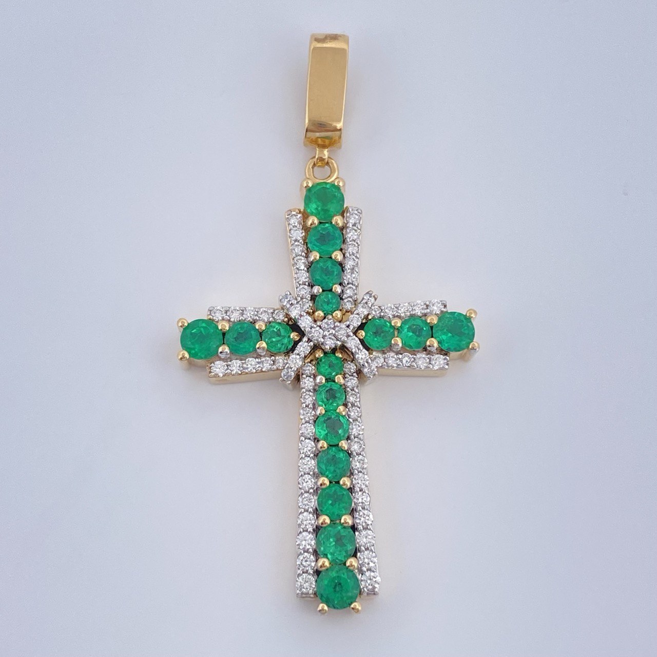 Pendant Cross Penitence Emerald 9gr / 1 3/4 in / Two Tone Yellow White 18K +