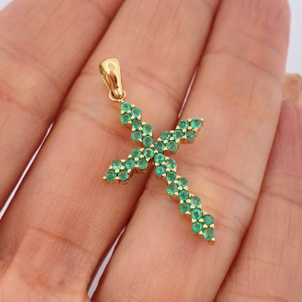 Pendant Cross Emerald Points 2.35gr / 1 1/4 in / 18K Gold +
