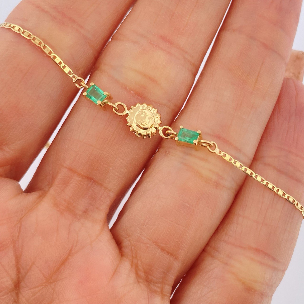 Pulso Escalera Plana Sol Esmeralda 1.35gr / 7 in / Oro Amarillo 18K %