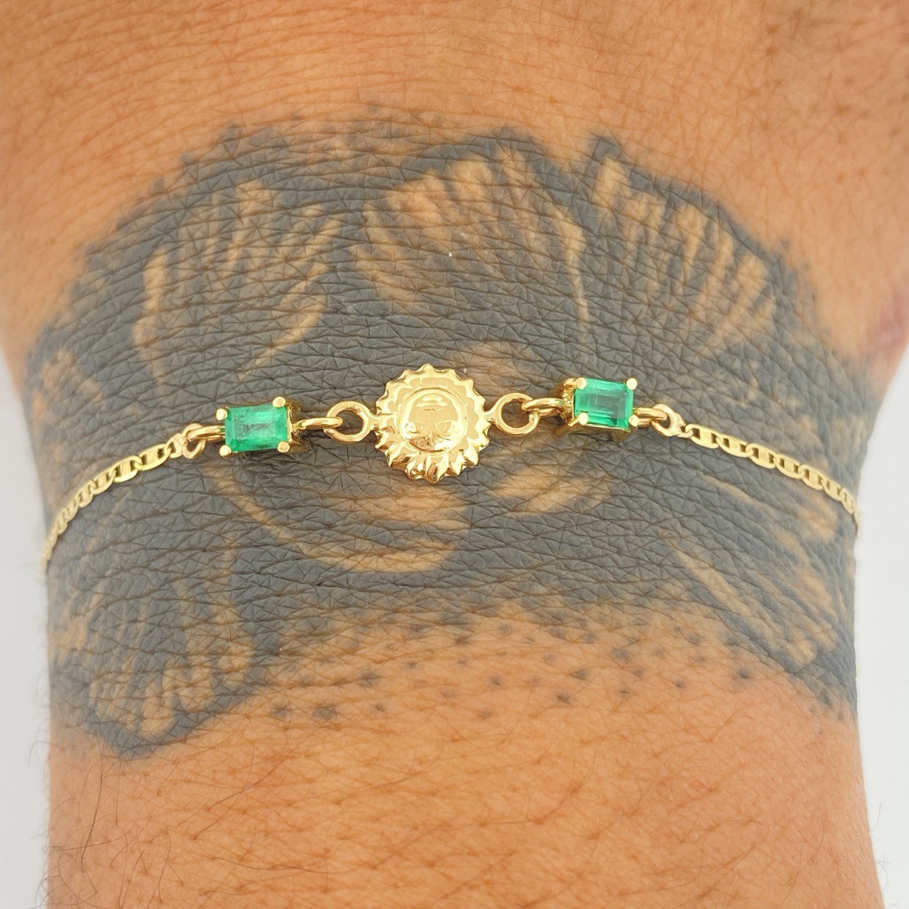 Pulso Escalera Plana Sol Esmeralda 1.35gr / 7 in / Oro Amarillo 18K %