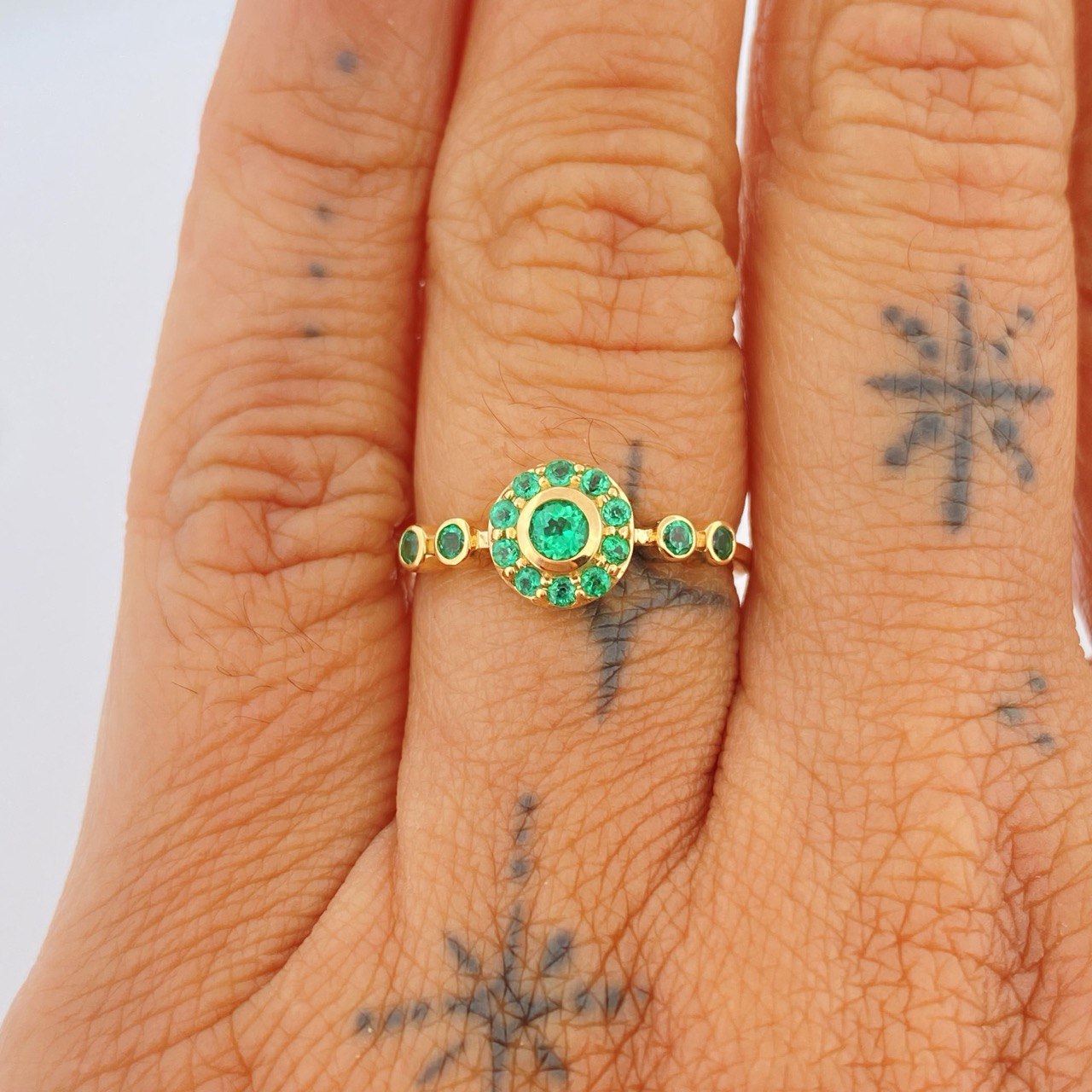 Anillo Circulos Esmeralda 2.5gr / T7 / Oro Amarillo 18K %