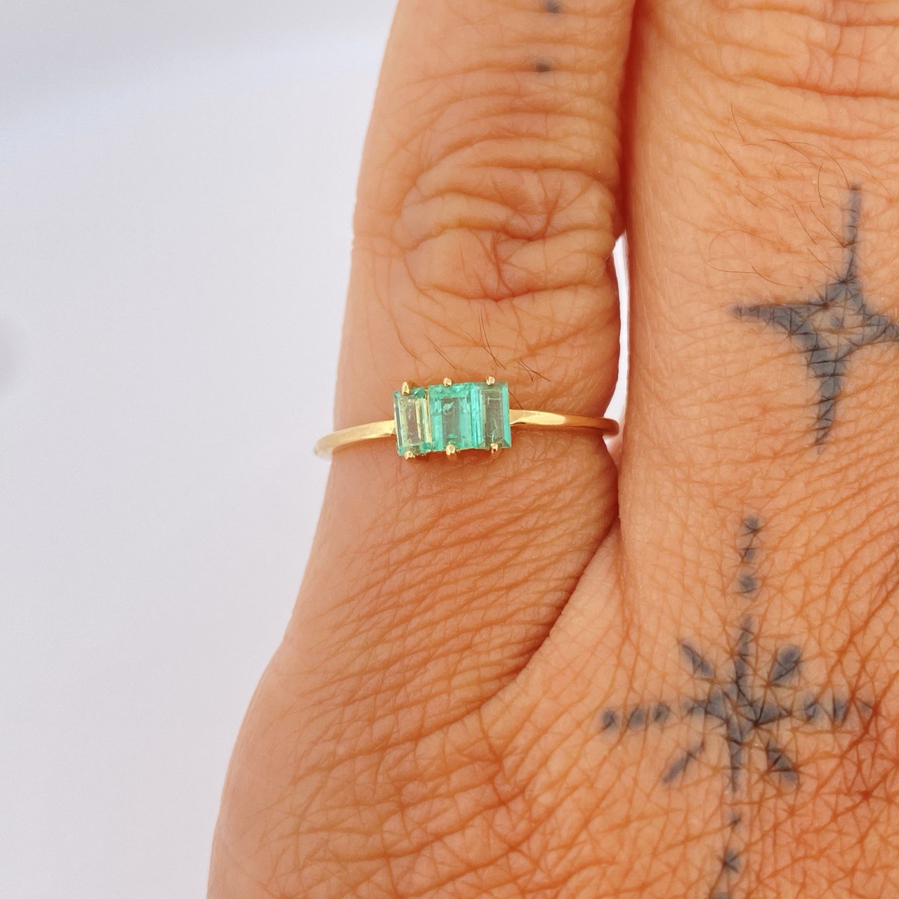 Accordion Emerald Ring 1.05gr / Size 5 1/4 / 18K Gold +