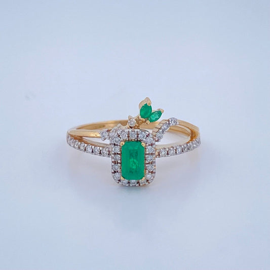 Emerald Charm Ring 2.85gr / Size 6 1/2 / Two Tone Yellow White 18K +