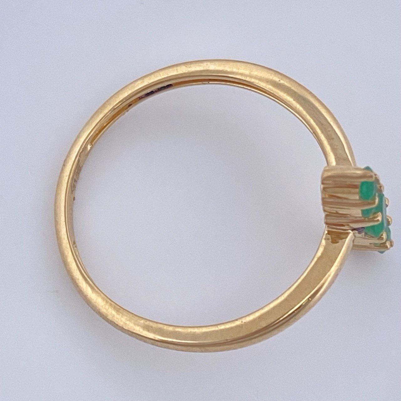Emerald Line Ring 2.25gr / Size 5 1/2 / 18K Gold +