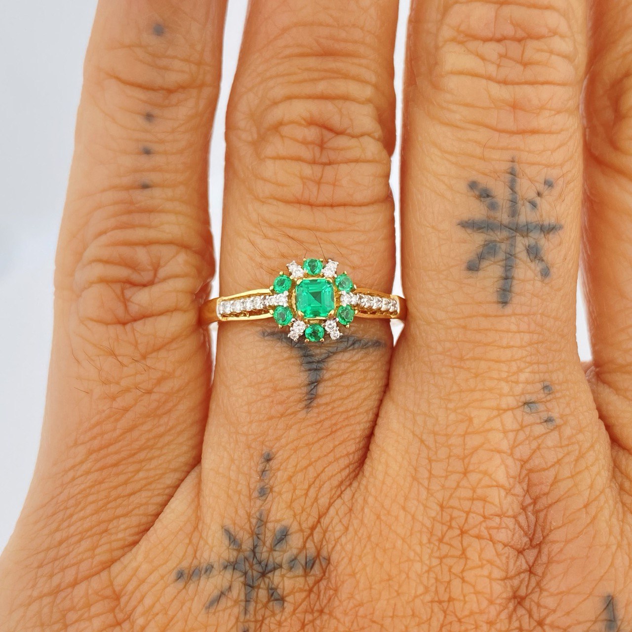 Halo Churumbela Emerald Ring 3.05gr / Size 7 1/4 / Two Tone Yellow White 18K +