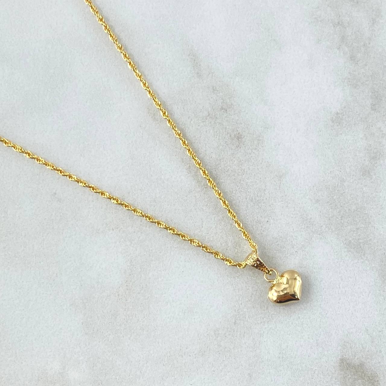 Set Cadena Lazo 1gr / 50cm / 1.2mm + Dije Corazón 0.3gr / 1.5cm Cargador Bordeado 1.3gr Oro Amarillo 18K (Oferta)