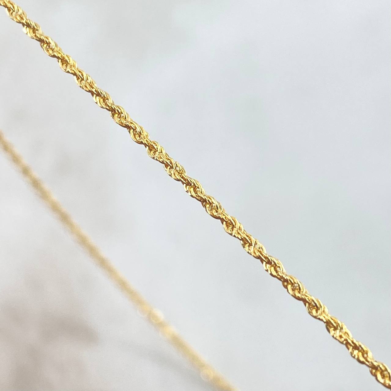 Set Cadena Lazo 1gr / 50cm / 1.2mm + Dije Corazón 0.3gr / 1.5cm Cargador Bordeado 1.3gr Oro Amarillo 18K (Oferta)