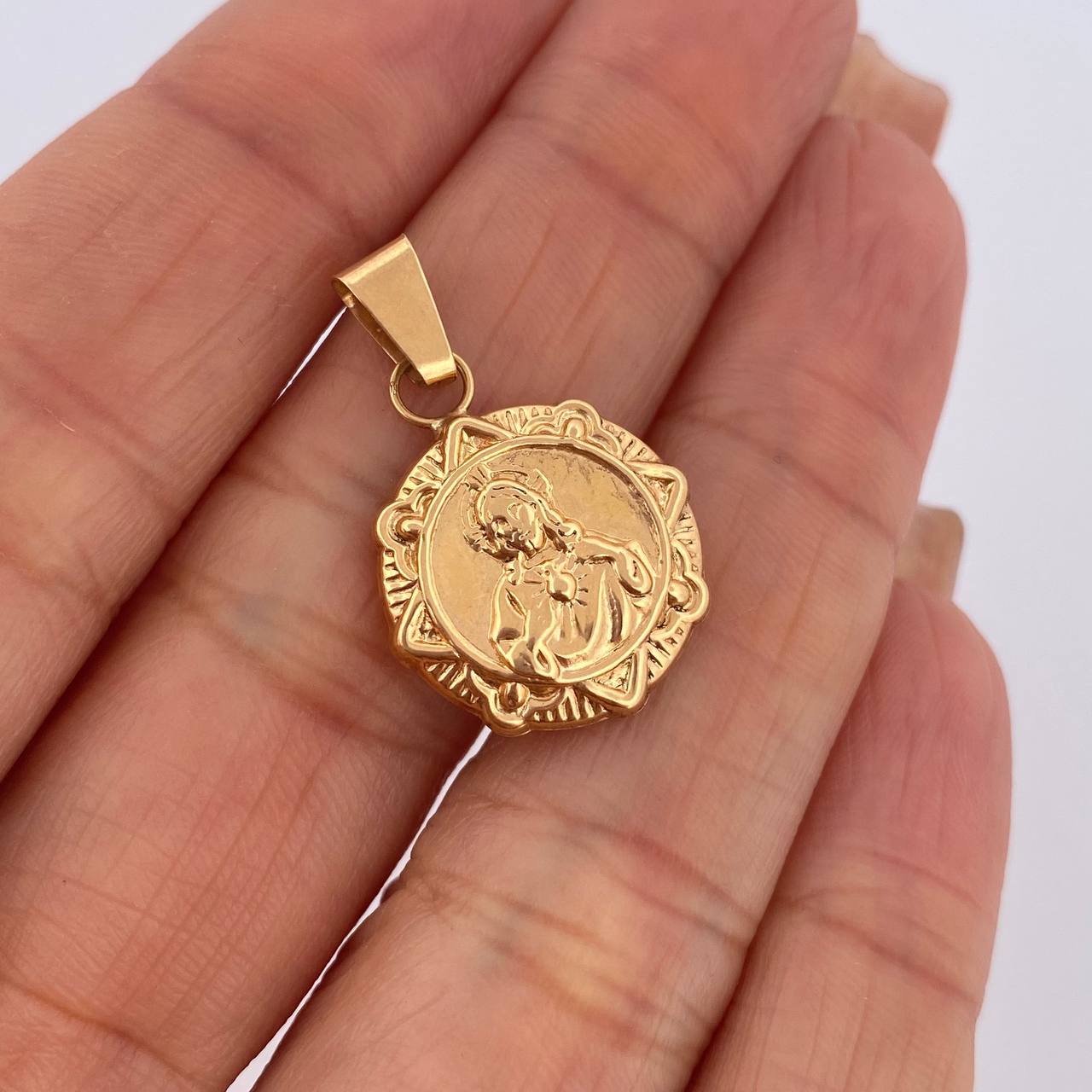 Dije Sagrado Corazon de Jesus 1.5gr / 2.6cm / Oro 18K $