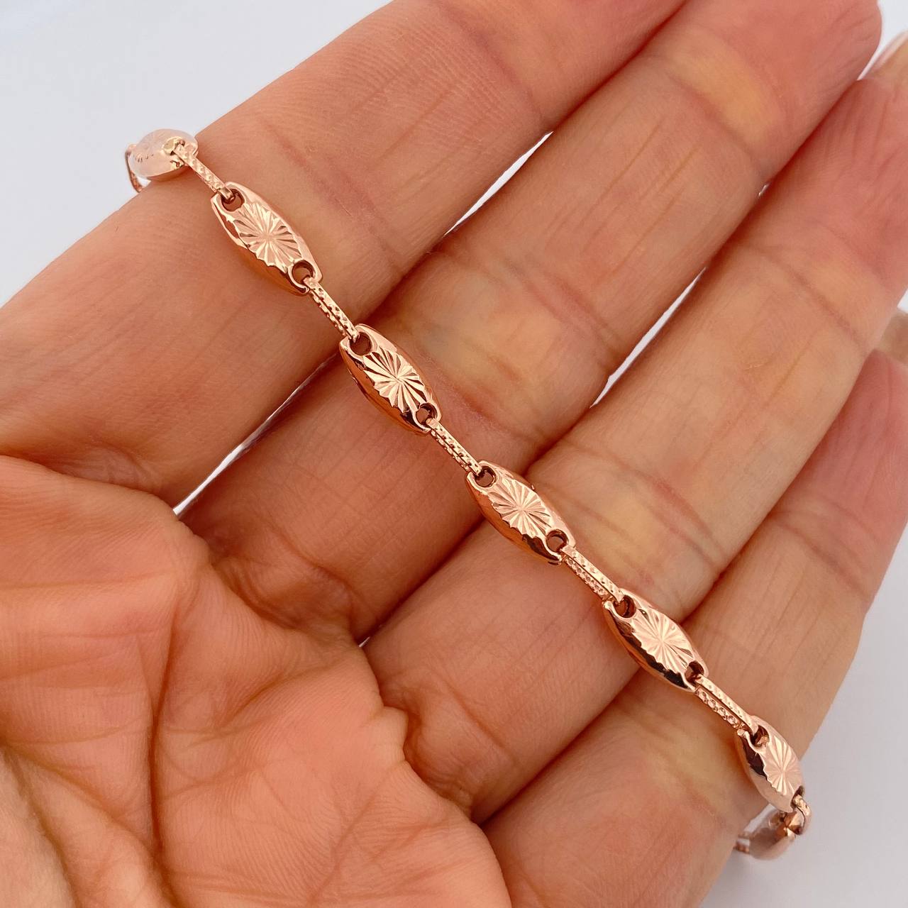 Diamond-Cut Link Bracelet 4.9gr / 8.5in / 18K Gold $