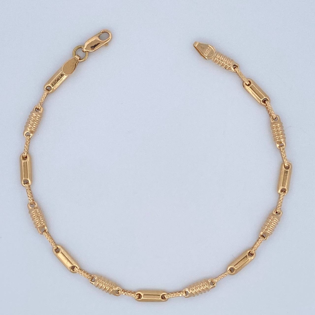 Rustic Barrel Bracelet 3.6gr / 8.5in / 18K Gold $
