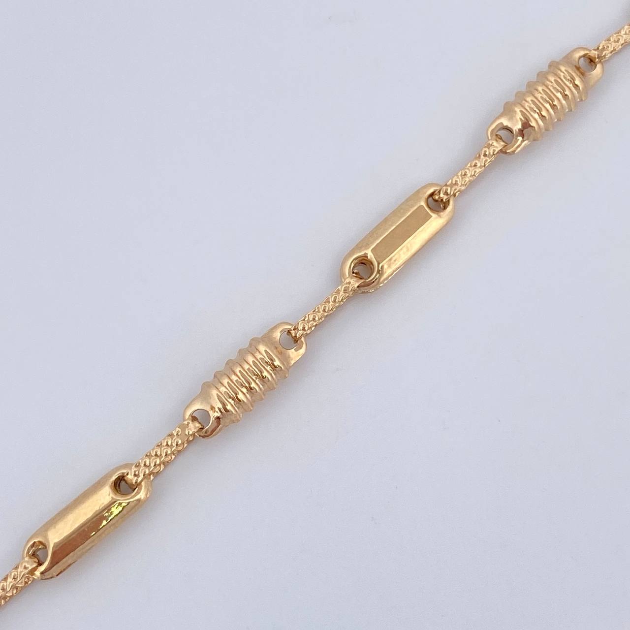 Rustic Barrel Bracelet 3.6gr / 8.5in / 18K Gold $