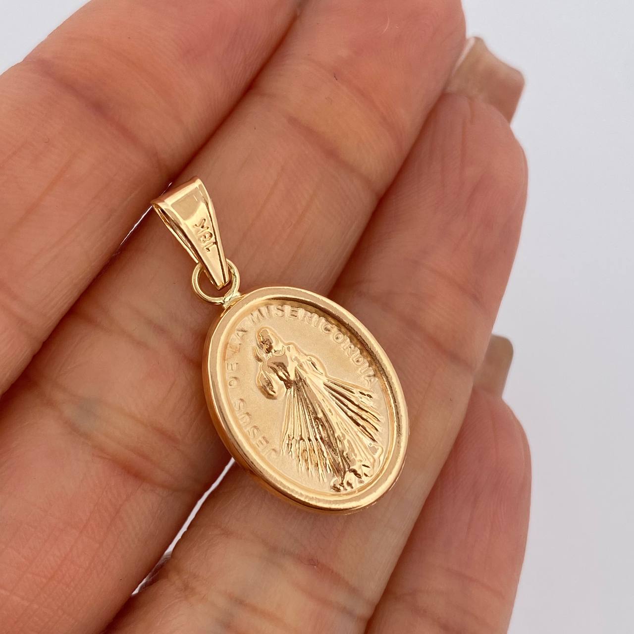 Dije Jesus de la Misericordia 1.6gr / 3cm / Oro 18K $