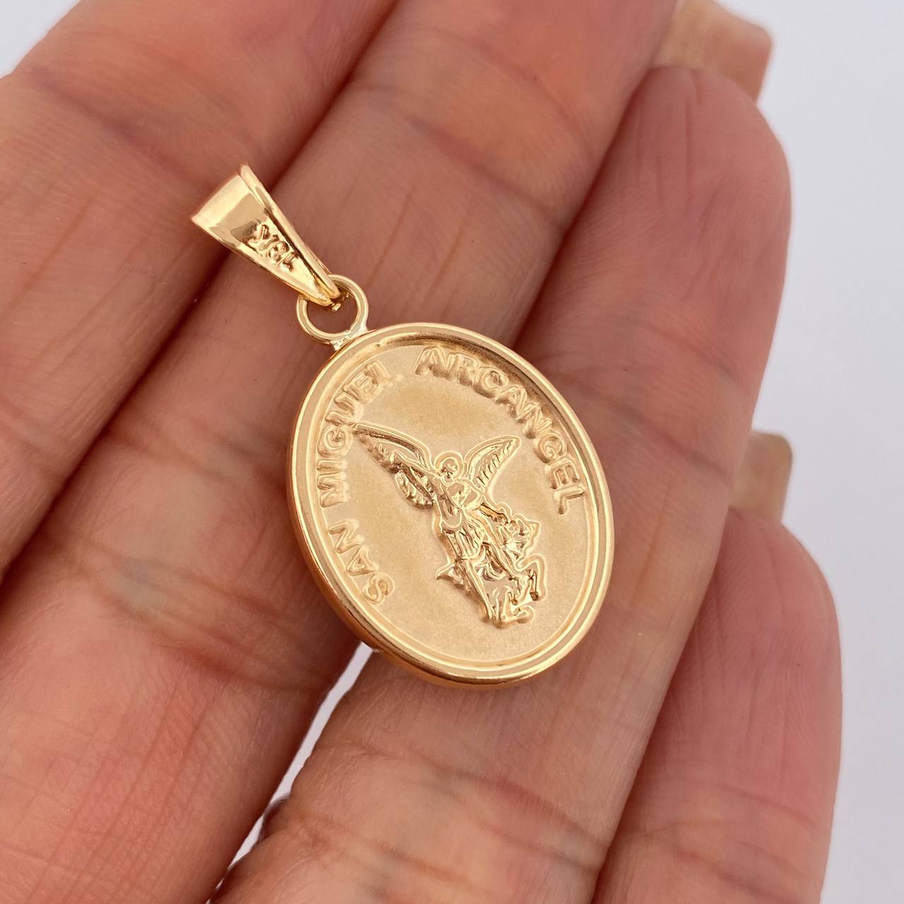 Dije San Miguel Arcangel 1.7gr / 3cm / Oro 18K $