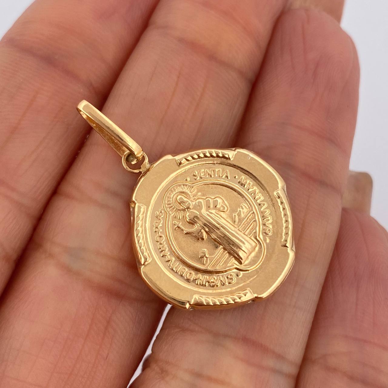 Dije San Benito 1.95gr / 3.3cm / Oro 18K $