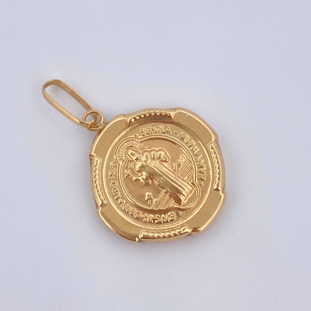 Dije San Benito 1.35gr / 2.5cm / Oro 18K $