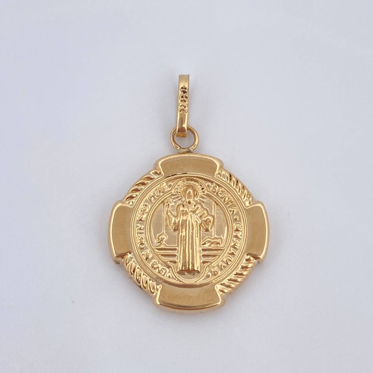 Dije San Benito 1.3gr / 2.5cm / Oro 18K $