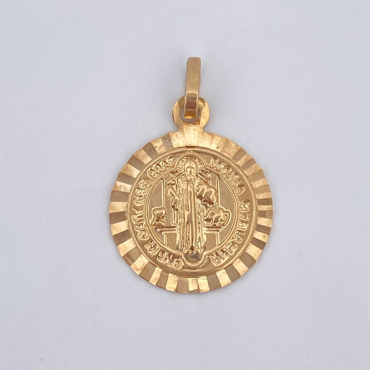 Pendant 1.55gr / 0.8in / 18K Gold $