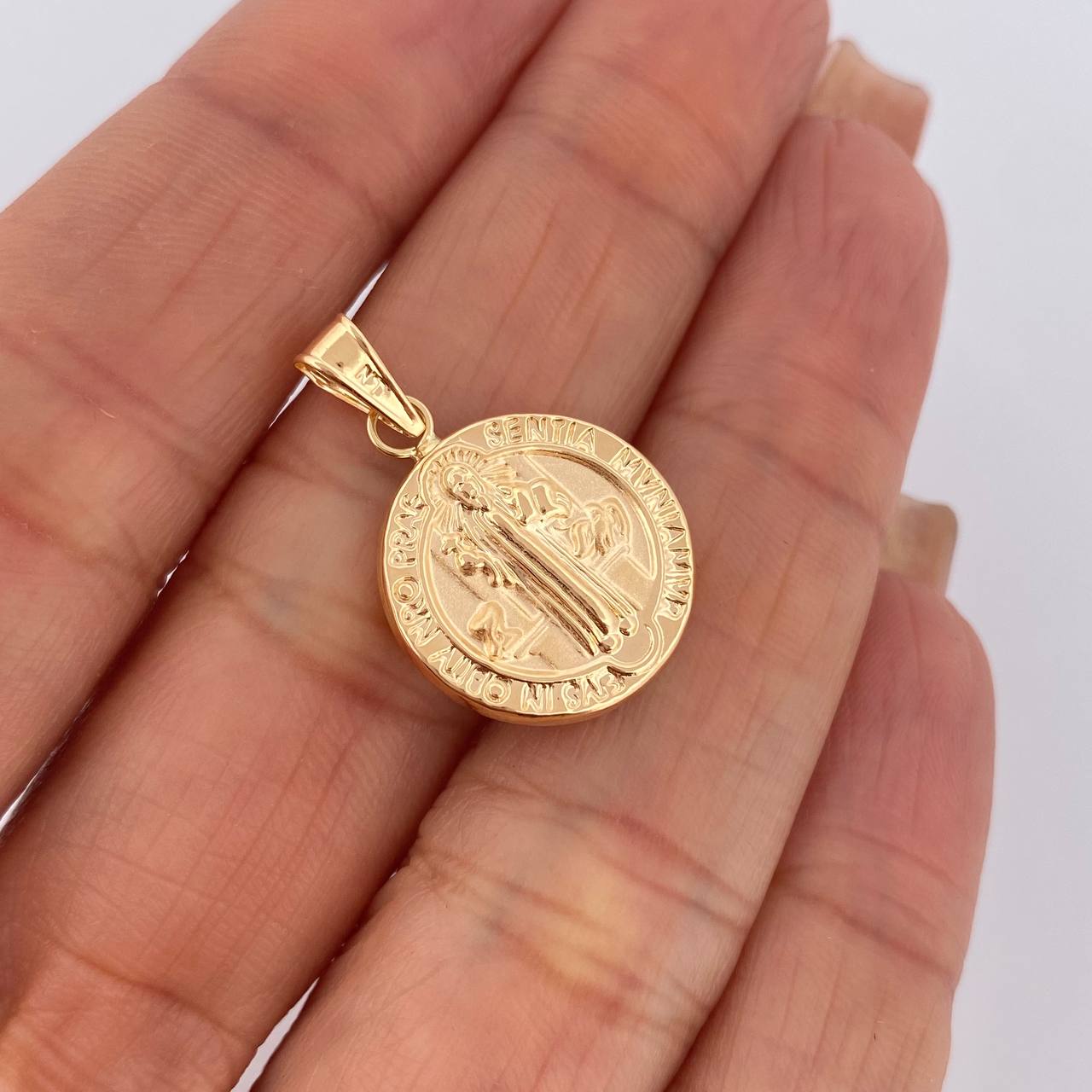 Dije San Benito 1.35gr / 2.5cm / Oro 18K $
