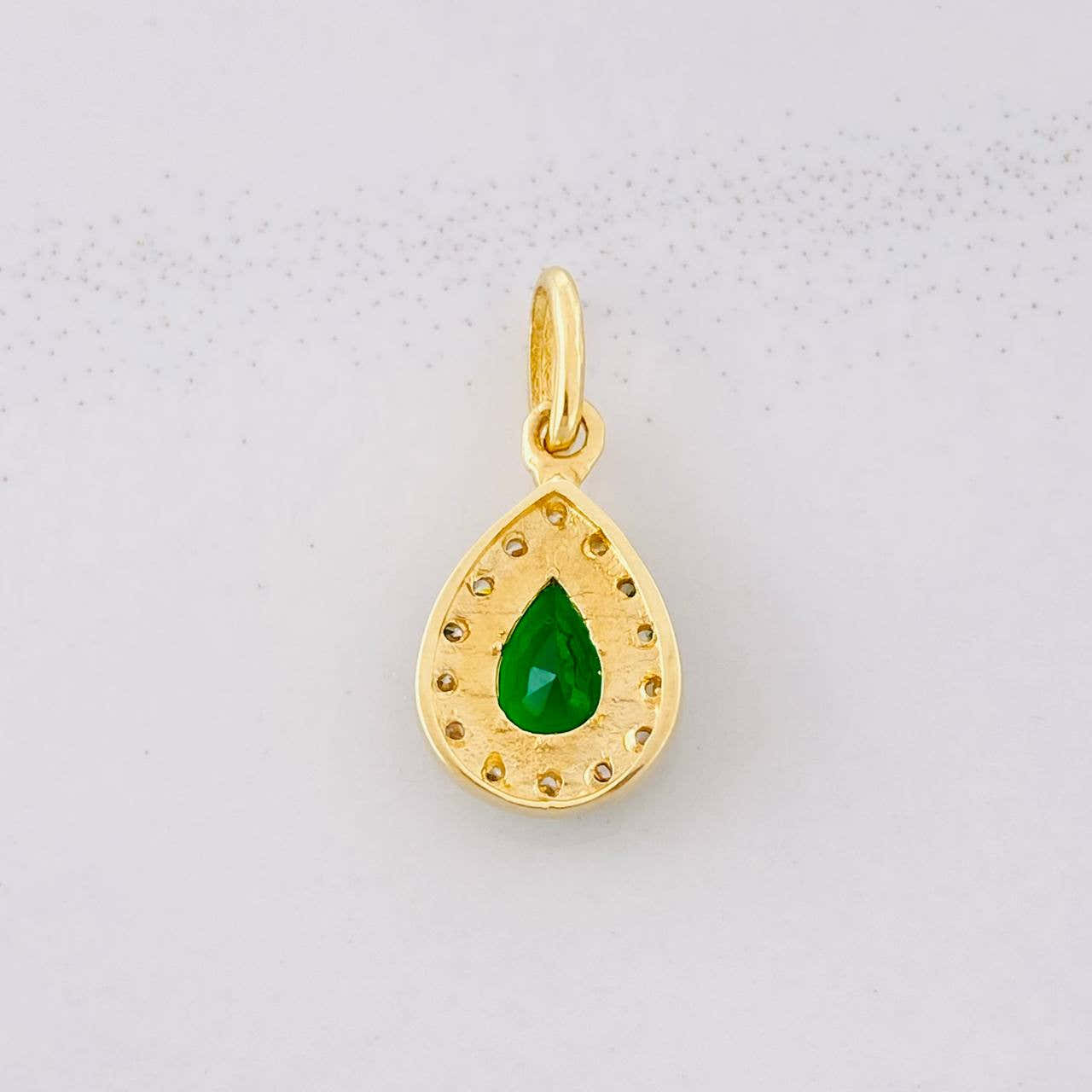 Dije Lagrima 1.50g / 3/4 in Oro Amarillo 18K
