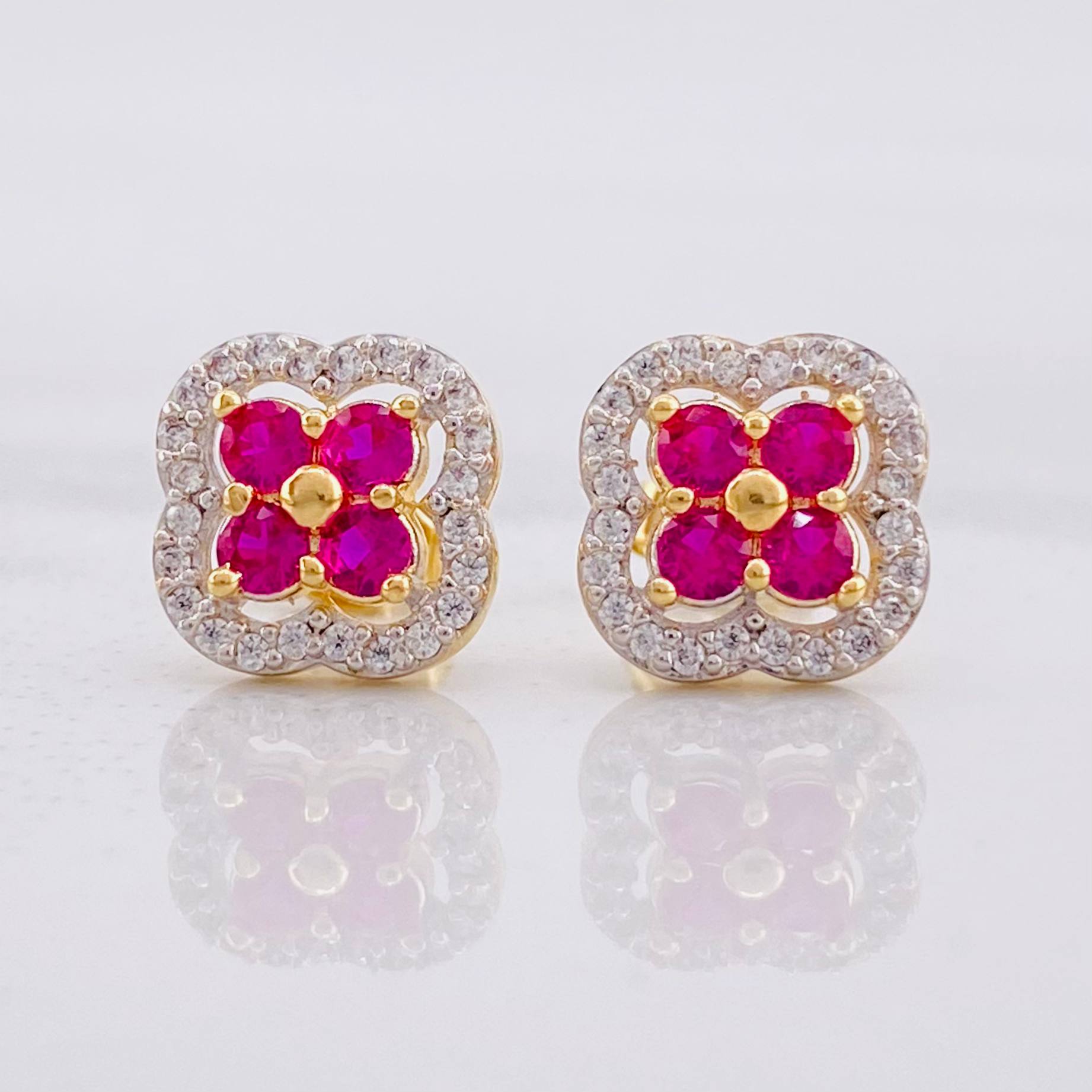 Stud Earrings Clover 2.5g / in / 9.7mm Yellow Gold 18K