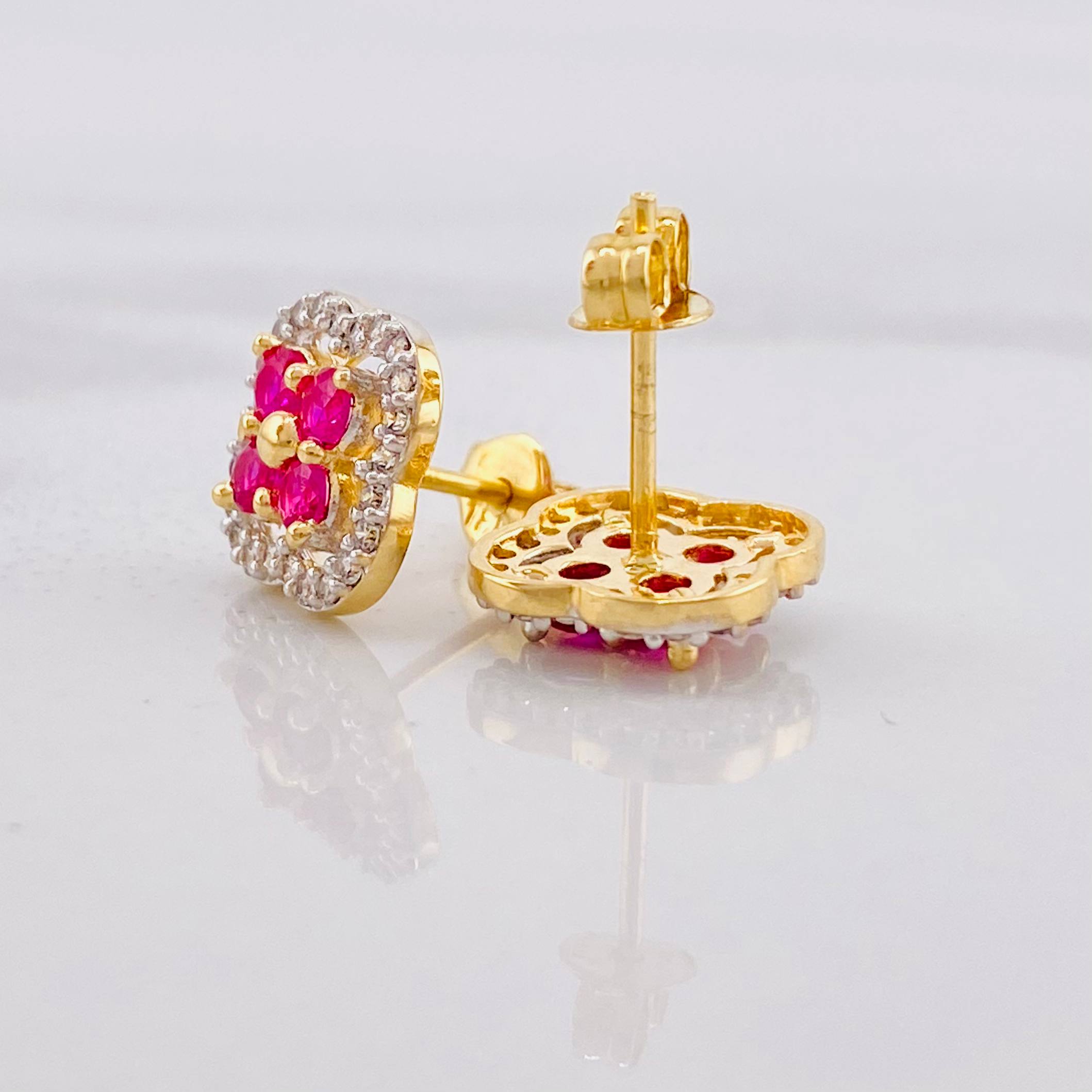 Stud Earrings Clover 2.5g / in / 9.7mm Yellow Gold 18K