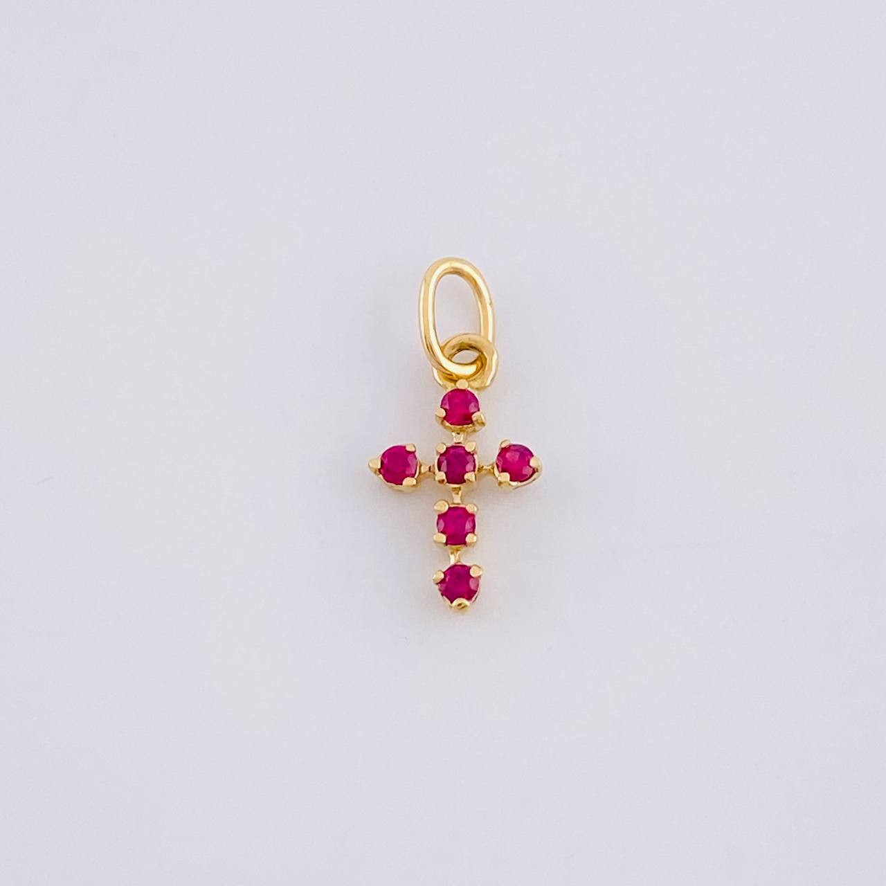 Dije Cruz Burbuja Rubíes 8pts 0.2g / 1/2 in Oro Amarillo 18K