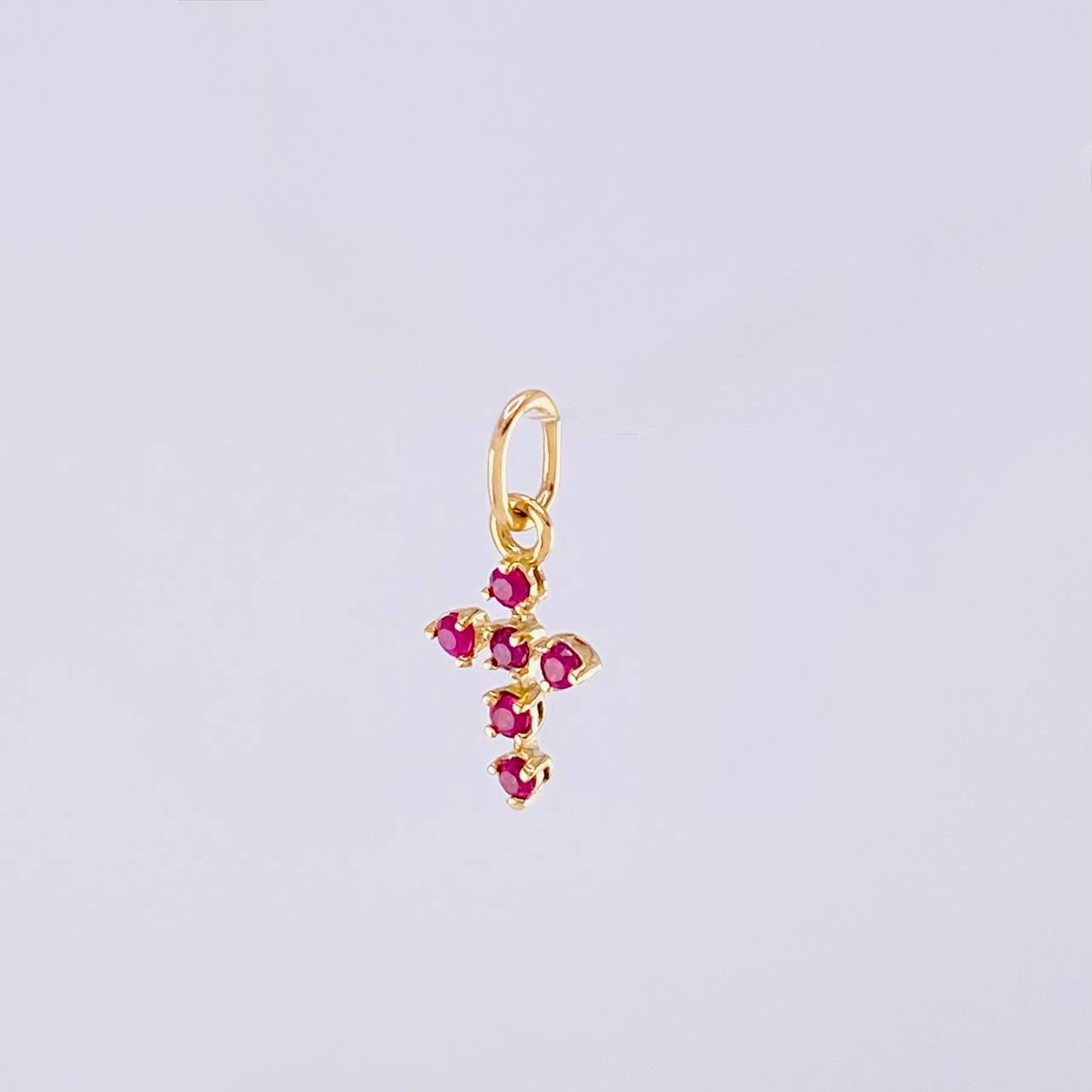 Dije Cruz Burbuja Rubíes 8pts 0.2g / 1/2 in Oro Amarillo 18K
