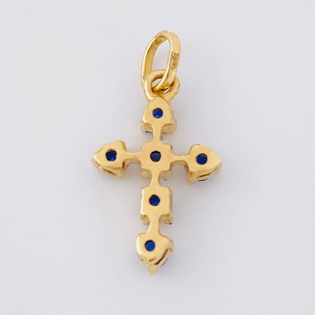 Dije Cruz Burbuja Zafiros 25pts 0.6g / 1/2 in Oro Amarillo 18K
