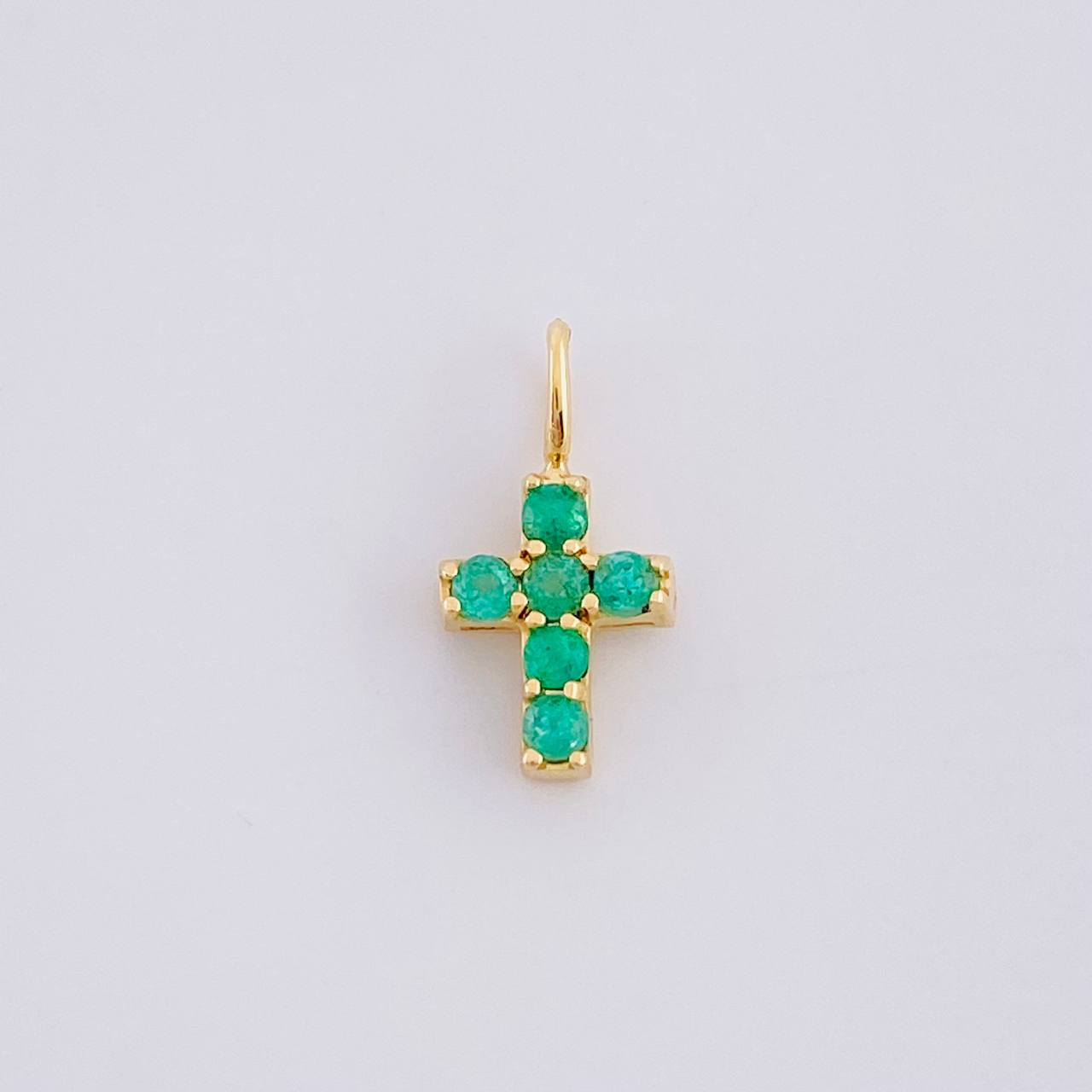 Pendant Cross Emeralds 12pts 0.4g / 1/2 in 18K Yellow Gold