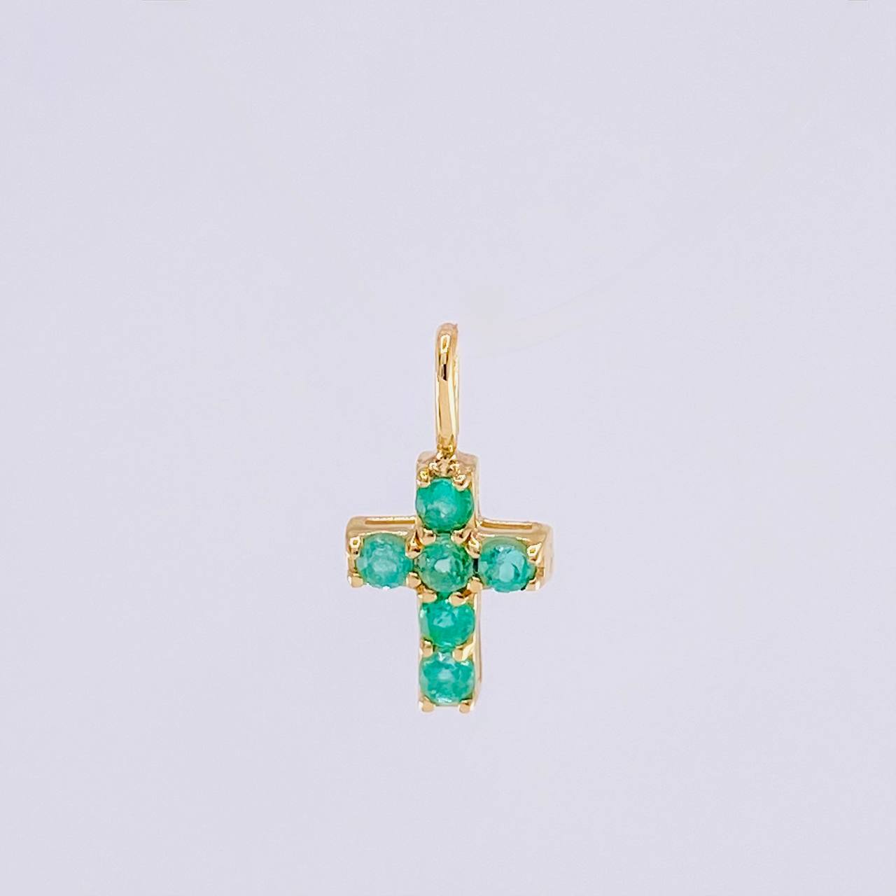Pendant Cross Emeralds 12pts 0.4g / 1/2 in 18K Yellow Gold