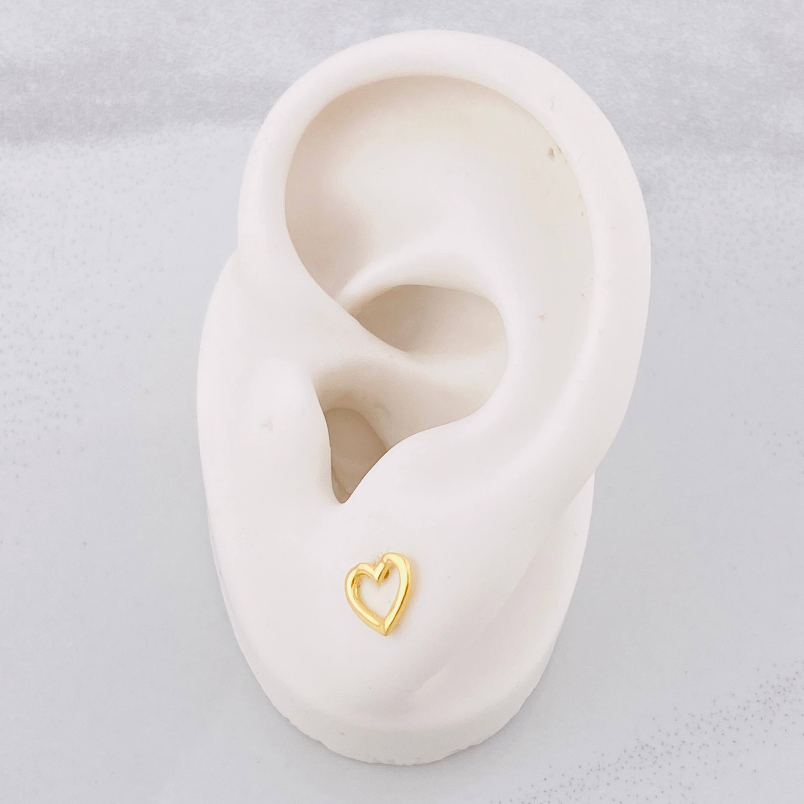Heart Silhouette Stud Earrings 0.7g / in / 6.35mm 18K Yellow Gold