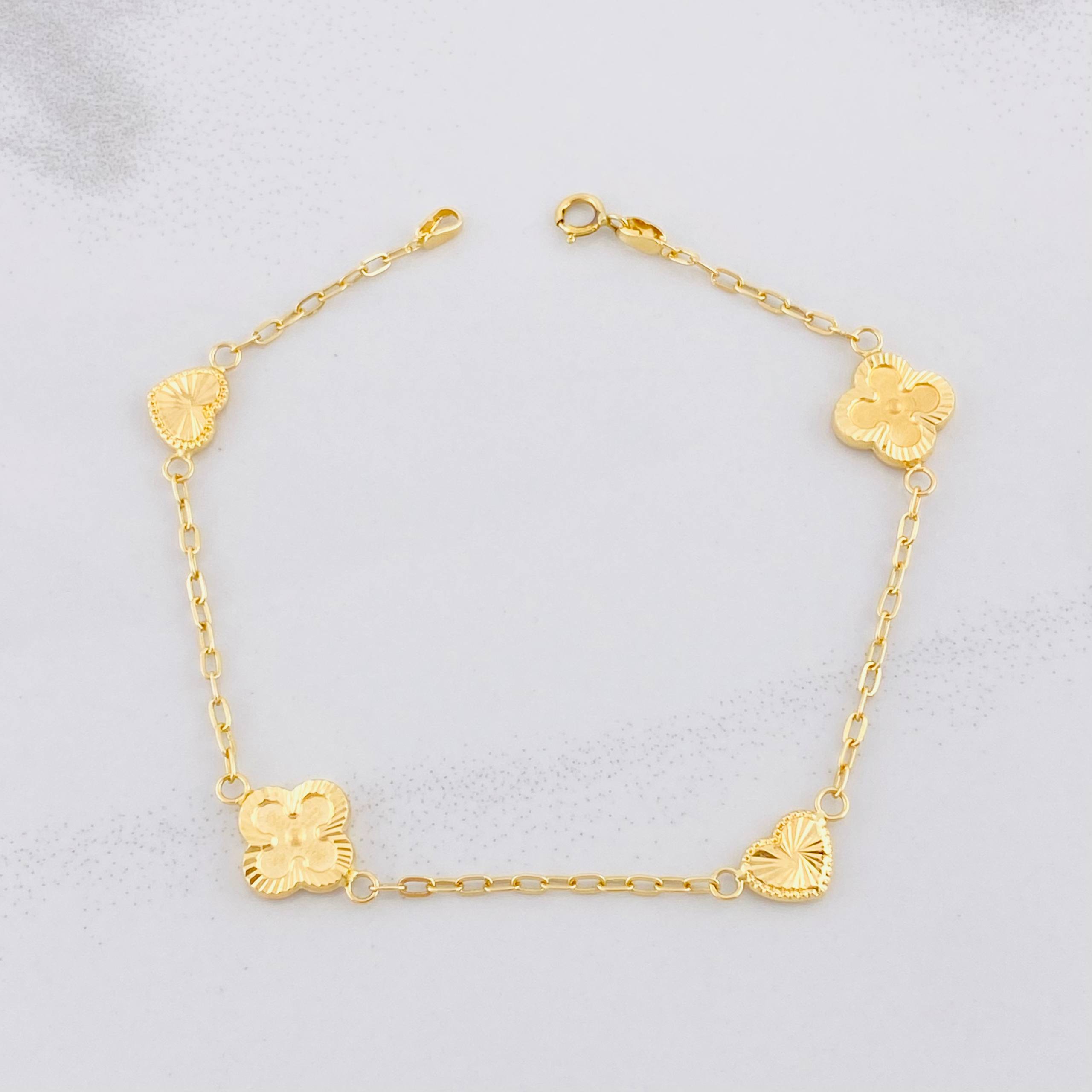 Pulso Aro Seguido Trébol y Corazón Diamantados 2.55g / 7 1/4 in / 1.65mm Oro Amarillo 18K