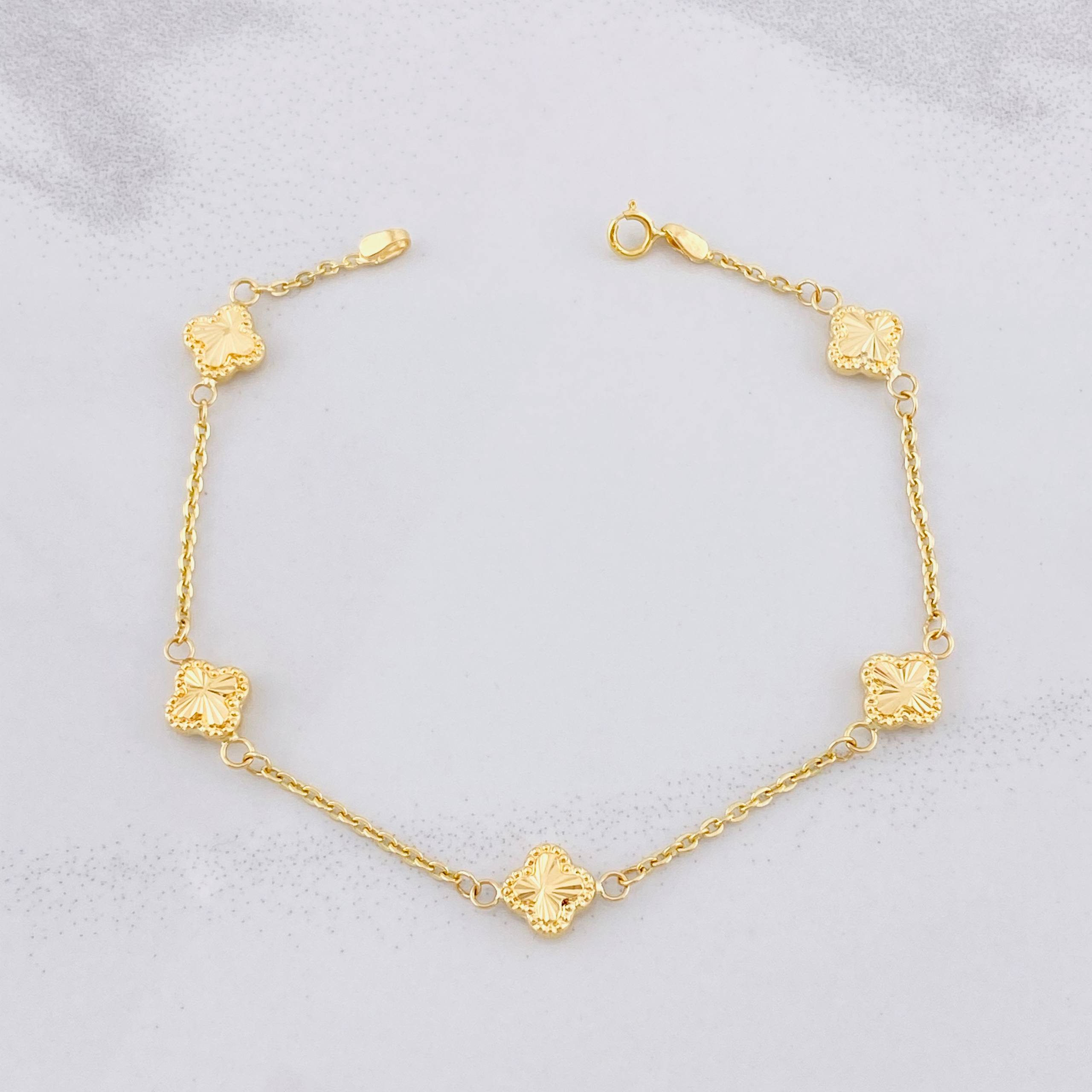 Pulso Aro Seguido Trébol Diamantado 2.6g / 7 1/4 in / 1.55mm Oro Amarillo 18K