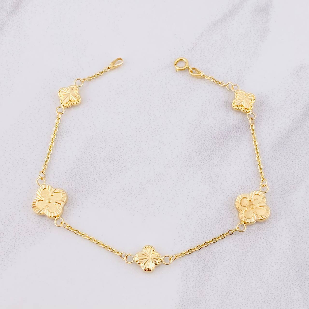 Pulso Aro Seguido Trébol Diamantado 3.2g / 7 in / 1.55mm Oro Amarillo 18K
