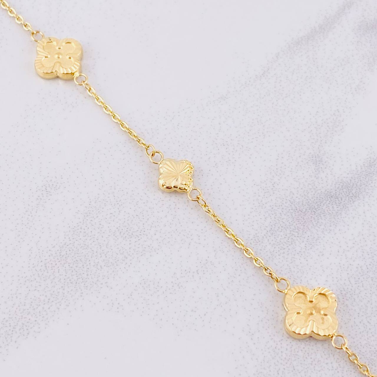 Pulso Aro Seguido Trébol Diamantado 3.2g / 7 in / 1.55mm Oro Amarillo 18K