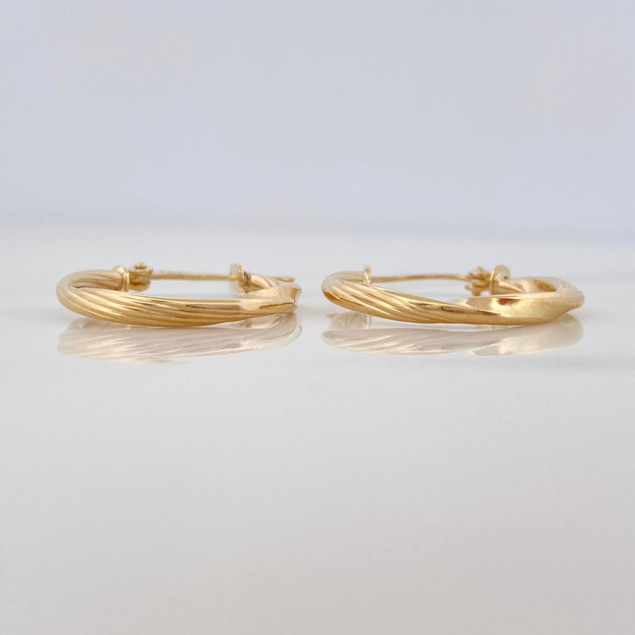 Candongas Mai 1.75 g / 3/4 in Oro Amarillo 18K