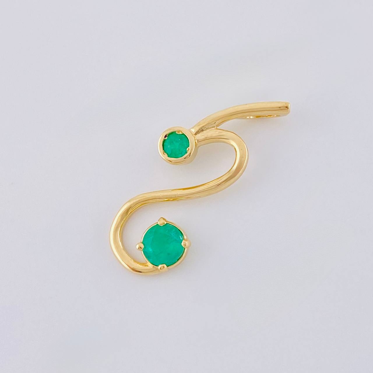 Dije Cola De Dragon Esmeraldas 39Pts 1.45 g / 1 in Oro Amarillo 18K