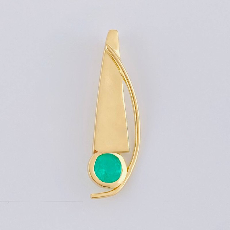 Abstract Delta Pendant Emerald 29Pts 1.4 g / 1 in 18K Yellow Gold